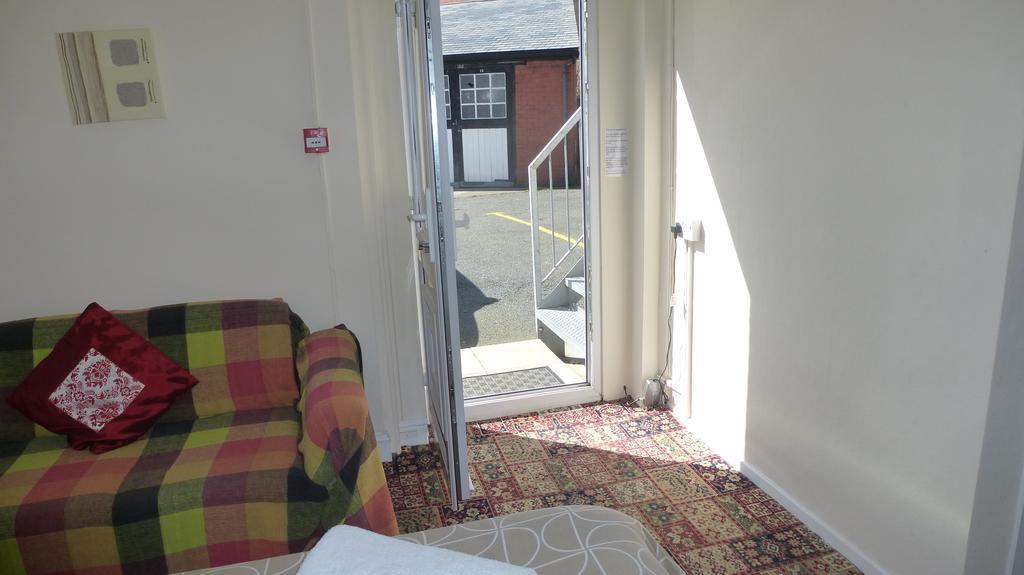 Whitehall Guest House Колуин Бей Екстериор снимка