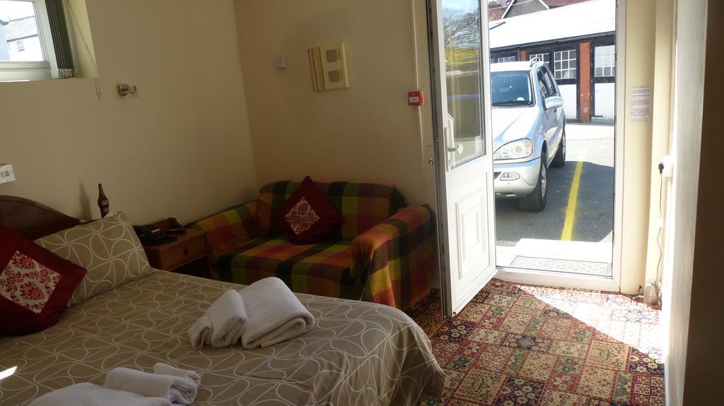Whitehall Guest House Колуин Бей Екстериор снимка