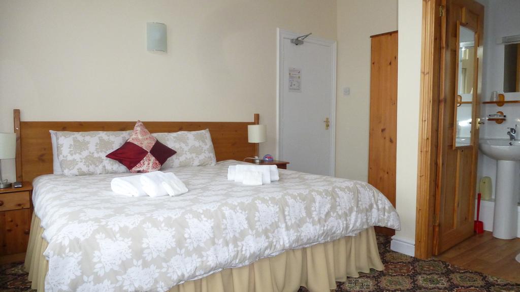 Whitehall Guest House Колуин Бей Екстериор снимка