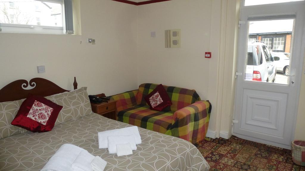 Whitehall Guest House Колуин Бей Екстериор снимка