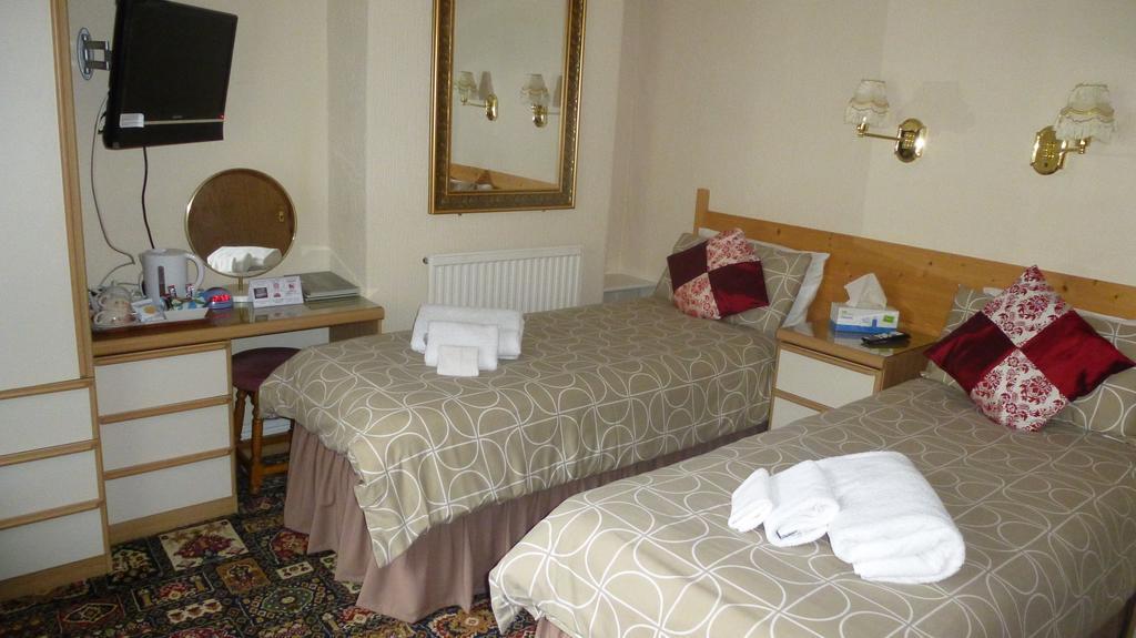 Whitehall Guest House Колуин Бей Екстериор снимка