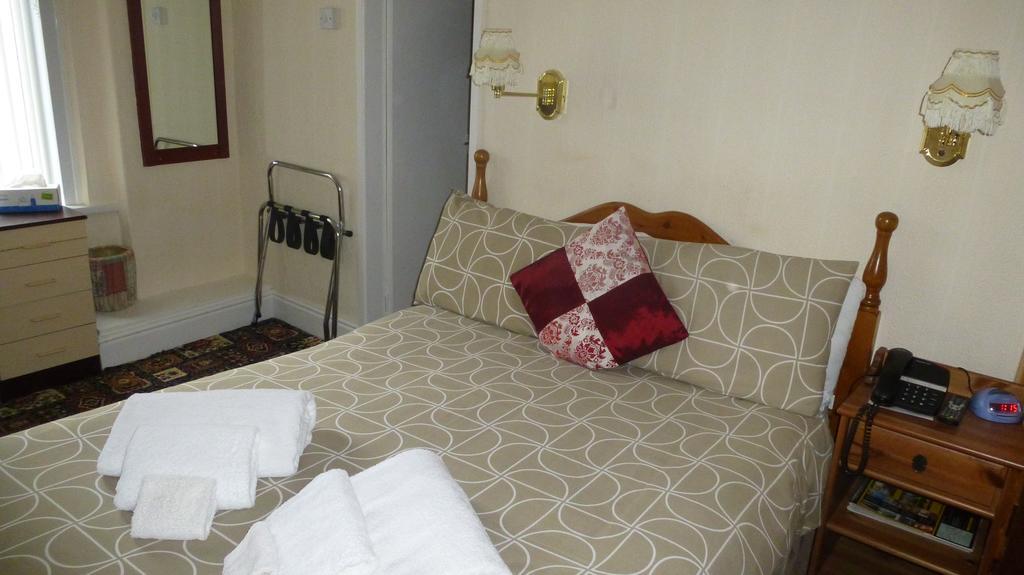 Whitehall Guest House Колуин Бей Екстериор снимка