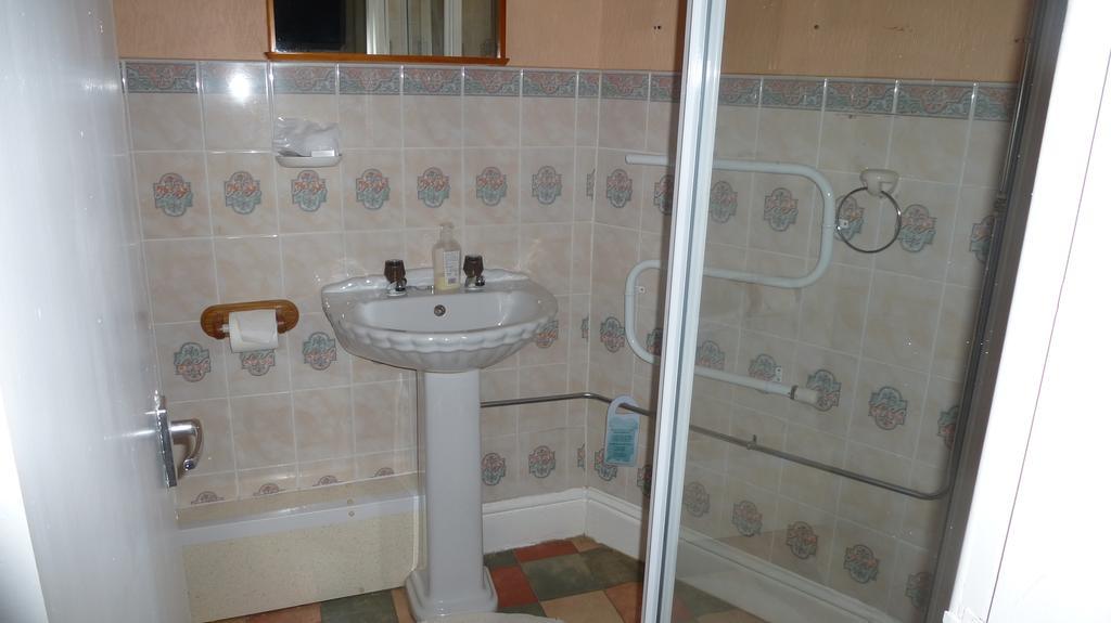 Whitehall Guest House Колуин Бей Екстериор снимка