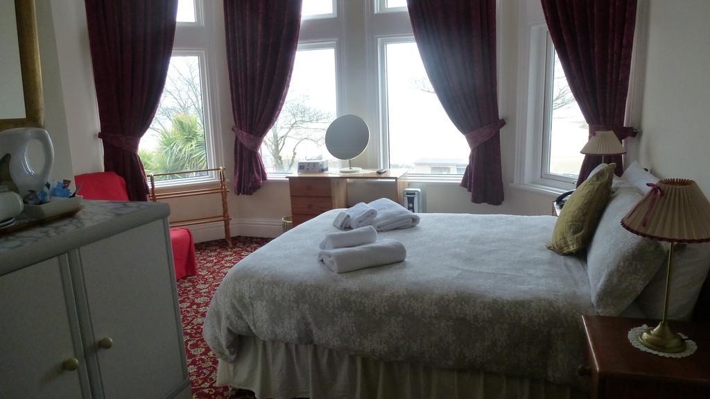 Whitehall Guest House Колуин Бей Екстериор снимка